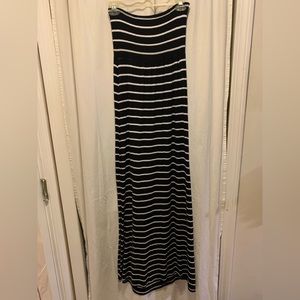 Zenana strapless black and white horizontal striped maxi dress size Small
